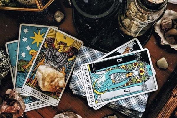 Bói bài Tarot - Ai sẽ cùng bạn khóc nỗi đau này?-1