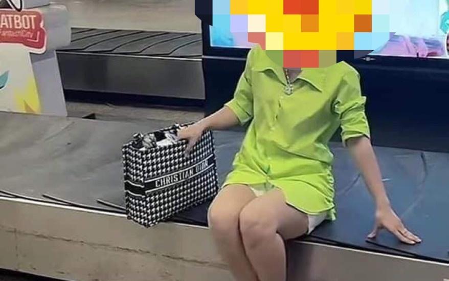 Lại xuất hiện nữ hành khách ngồi trên băng chuyền hành lý sân bay-1