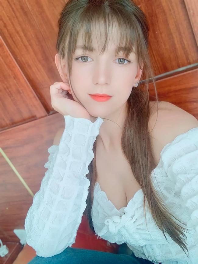 DJ Ukraine sở hữu gương mặt xinh như búp bê, có mái tóc nâu vàng cùng thân hình nóng bỏng. Nhờ ngoại hình gợi cảm, Alexandra Rub nhanh chóng nổi tiếng trên mạng xã hội.