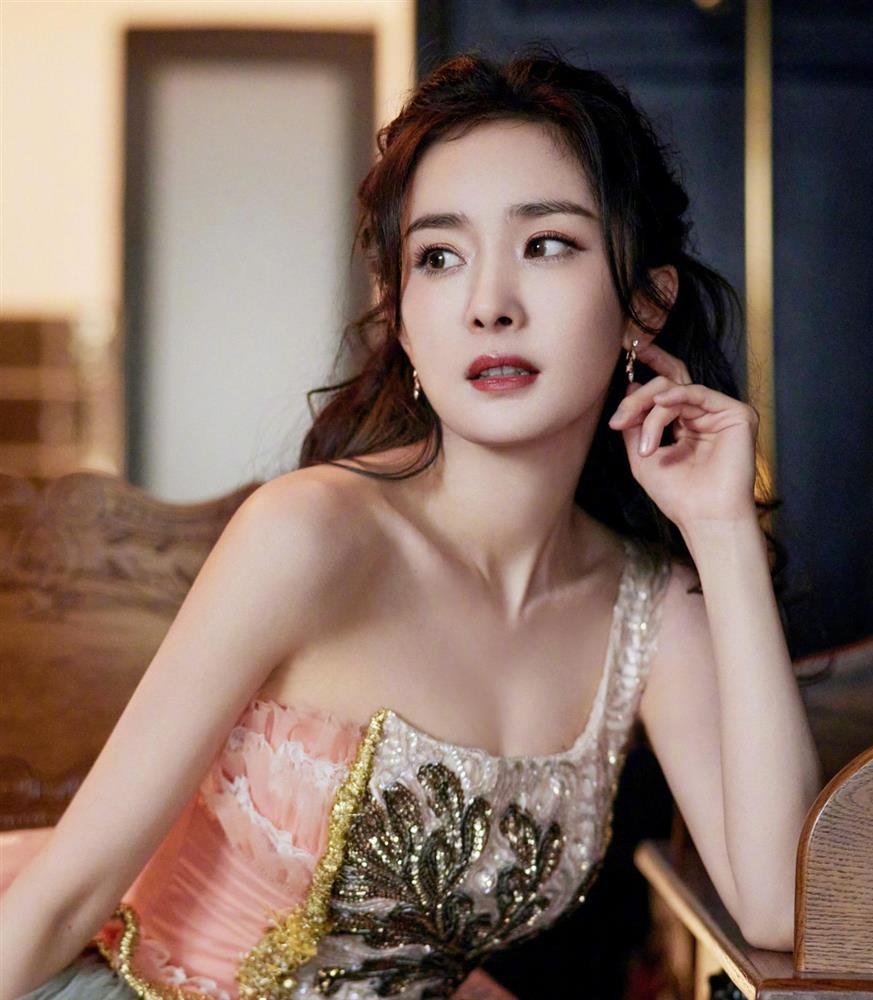 Hội mẹ bỉm đình đám Cbiz: Dương Mịch đọ sắc cực gắt Triệu Lệ Dĩnh-4