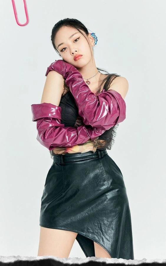 Nữ ca sĩ khóc livestream: Không ai cho tôi tẩy trang cả-2