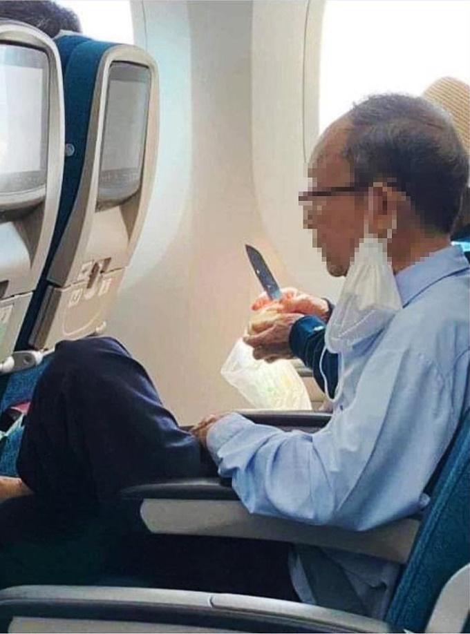 4 vi phạm hàng không gây bão mạng gần đây-3