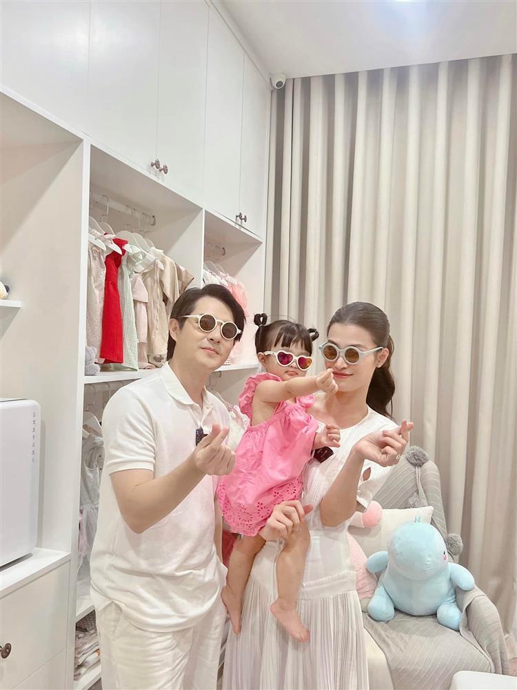 Nát cõi lòng cảnh con gái khóc không cho Đông Nhi đi diễn-9