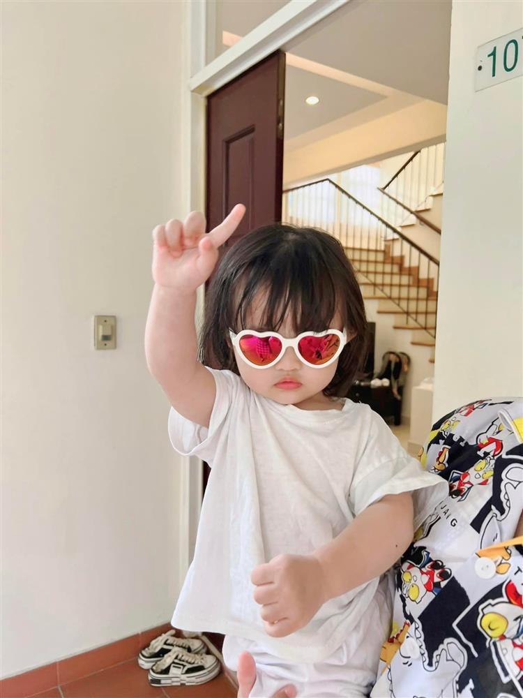 Nát cõi lòng cảnh con gái khóc không cho Đông Nhi đi diễn-6