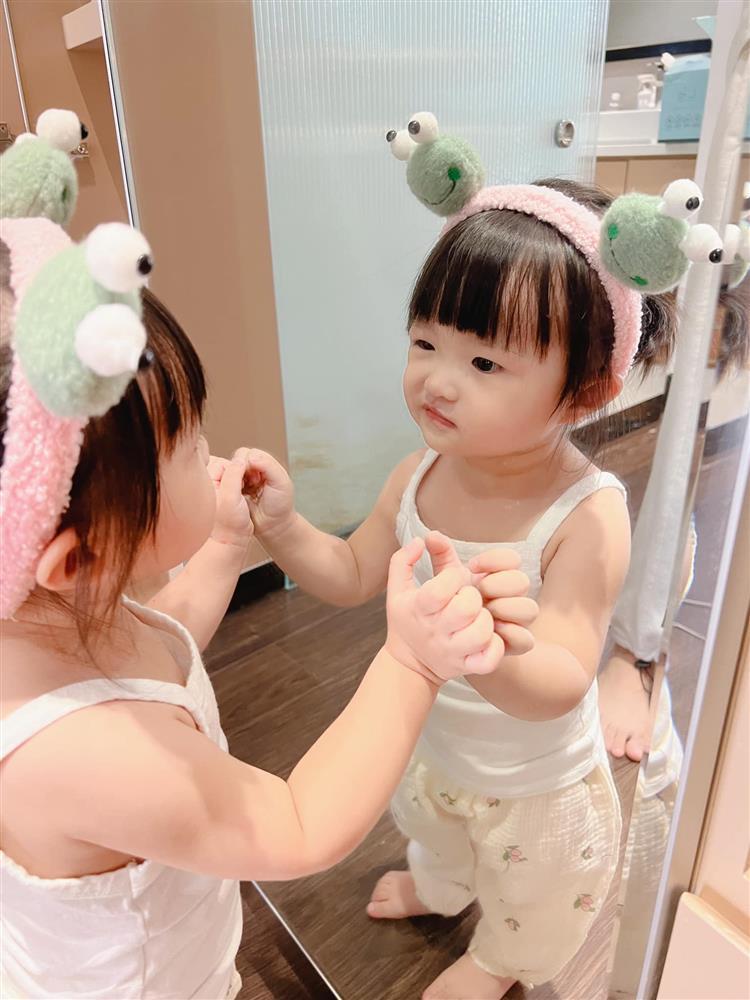 Nát cõi lòng cảnh con gái khóc không cho Đông Nhi đi diễn-7