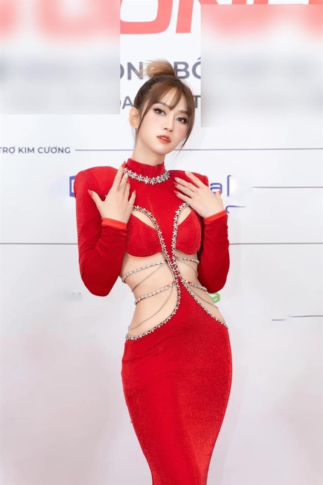 Nông Thúy Hằng xin vía Thùy Tiên thành công, tiếp đến là Lê Bống?-4