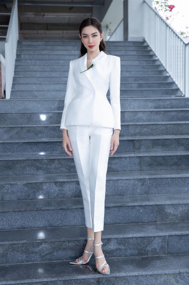 Hoa hậu Thùy Tiên mắc sai lầm chí mạng khi mặc quần-4