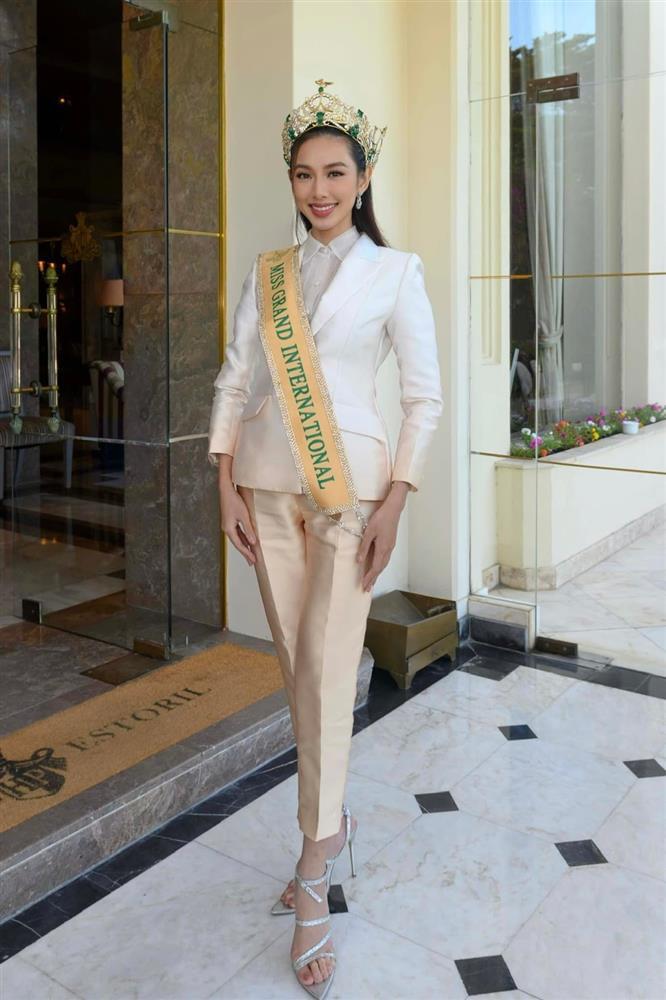 Hoa hậu Thùy Tiên mắc sai lầm chí mạng khi mặc quần-2