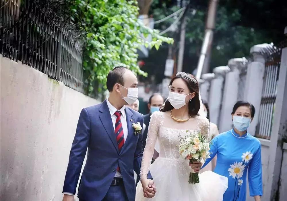 Nữ MC đưa tiêu chí chọn rể cho con gái sắp chào đời-5