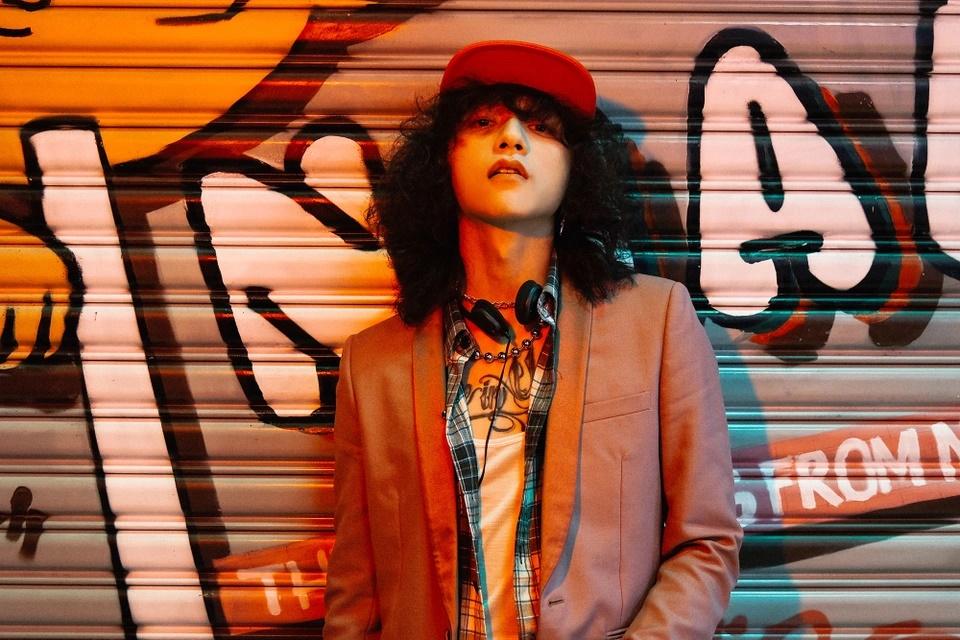 Ca sĩ Việt liên tục bị chỉ trích vì MV phản cảm, đạo nhái-2