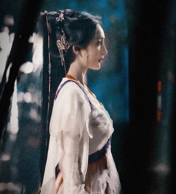 Dương Mịch lần đầu lộ diện với đôi mắt được phẫu thuật trị thương-1