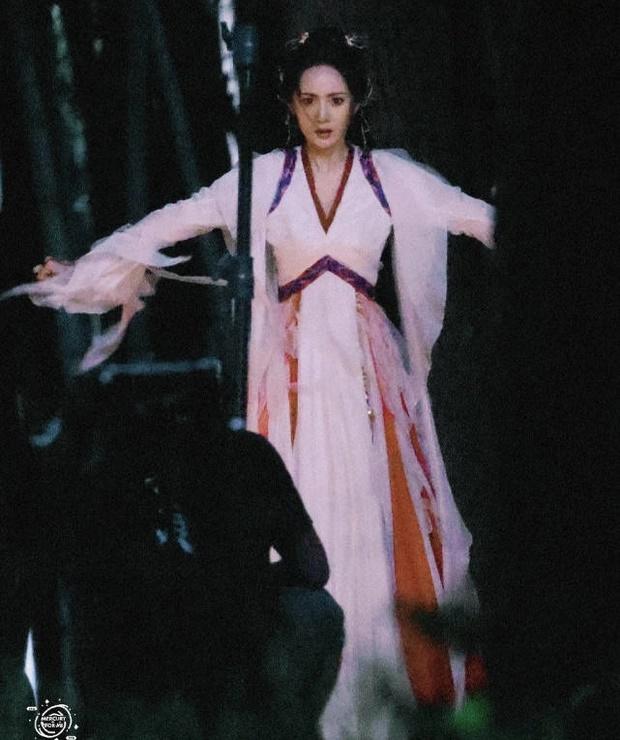 Dương Mịch lần đầu lộ diện với đôi mắt được phẫu thuật trị thương-3