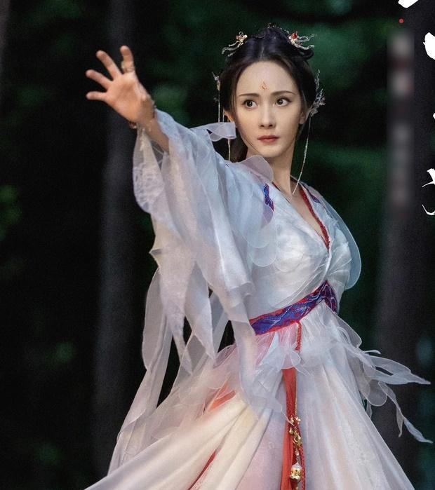 Dương Mịch lần đầu lộ diện với đôi mắt được phẫu thuật trị thương-4