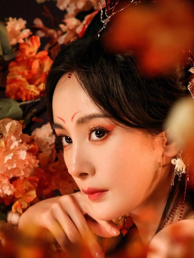 Dương Mịch lần đầu lộ diện với đôi mắt được phẫu thuật trị thương-5