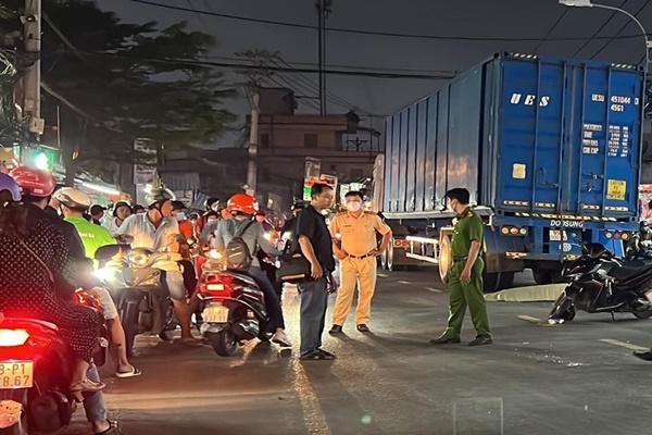 Không bằng lái, thanh niên điều khiển ô tô tông loạn xạ rồi bỏ chạy-4