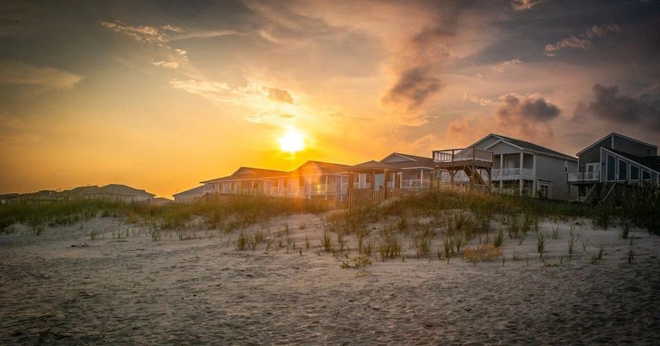 Tay chơi Mỹ phải vào rừng sống trong lều khi sa cơ-1