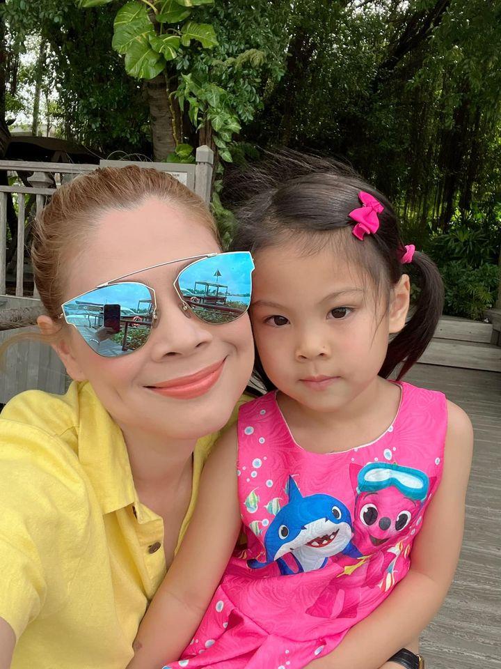 Tin showbiz Việt ngày 24/7: Quang Thắng khoe thời trẻ bên 3 đồng nghiệp-7