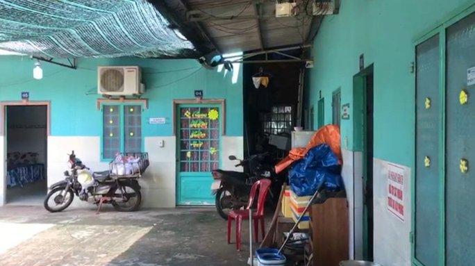 Cùng con vào nhà nghỉ với bạn trai, một phụ nữ tử vong-1