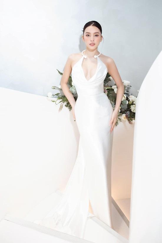 Nông Thúy Hằng lại xin vía Thùy Tiên nhưng nhợt nhạt, kém sắc-8