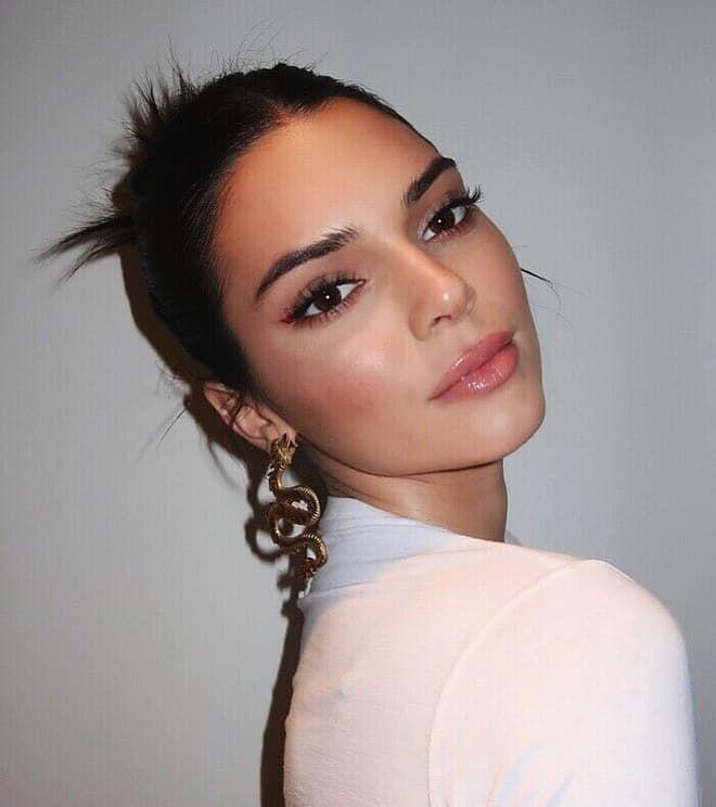 4 chiêu giúp Kendall Jenner đánh bay mụn, lấy lại da láng mịn-1