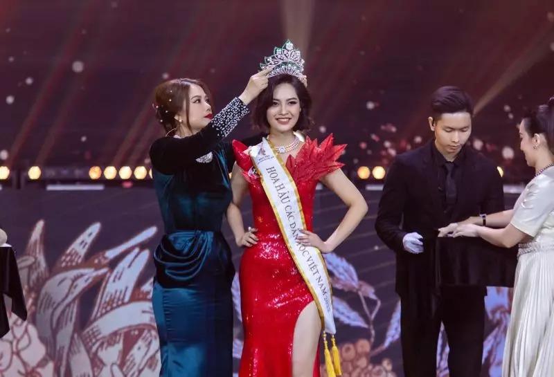 Nông Thúy Hằng trượt từ vòng gửi xe Hoa hậu Hoàn vũ Việt Nam 2022?-4