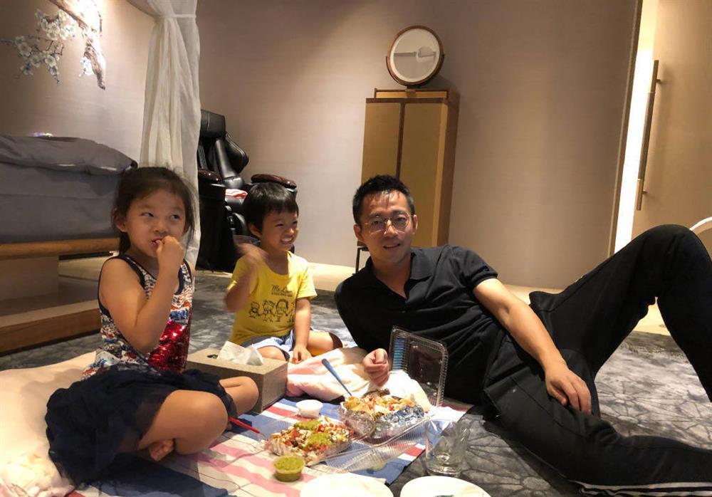 Uông Tiểu Phi bật khóc vì Từ Hy Viên không cho gặp con-2