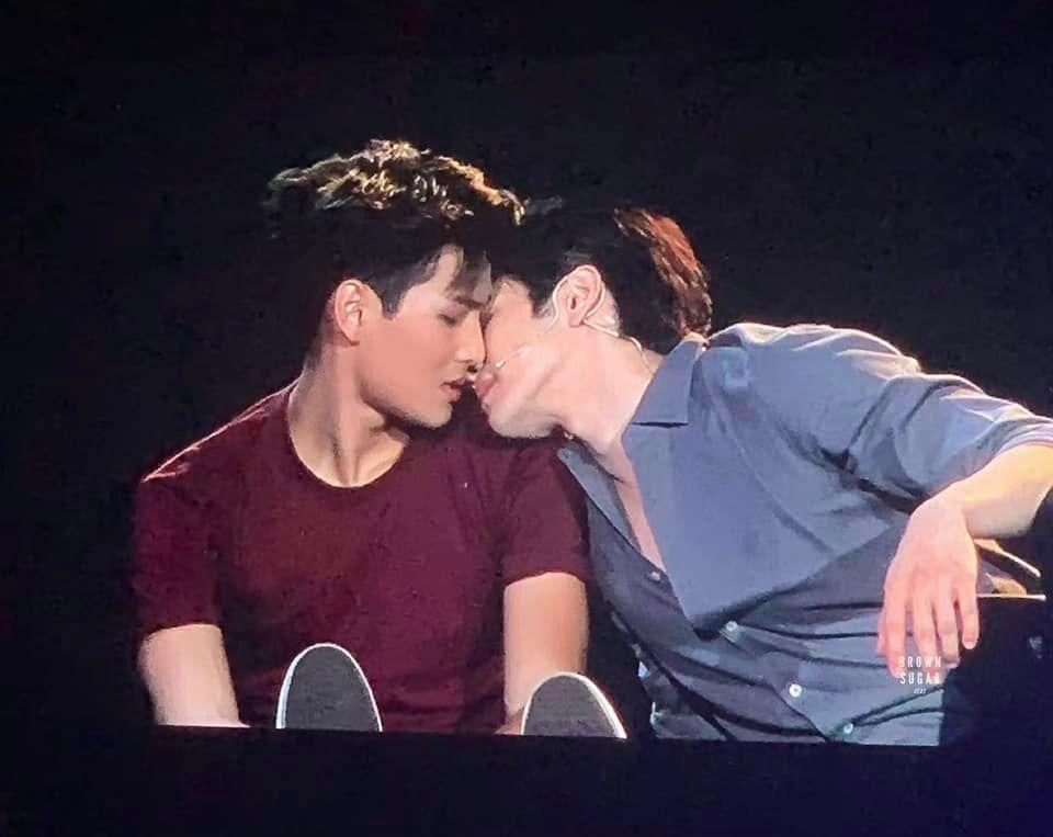 Cặp đôi đam mỹ Thái Lan hôn ngoài đời thật hơn cả trên phim-1