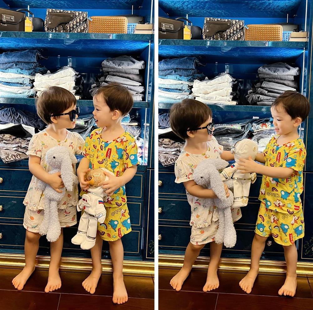 Đăng ảnh cặp sinh đôi, con trai bầu Hiển lộ tủ đồ như shop thời trang-1