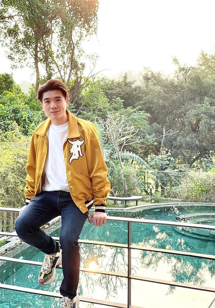 Đăng ảnh cặp sinh đôi, con trai bầu Hiển lộ tủ đồ như shop thời trang-5