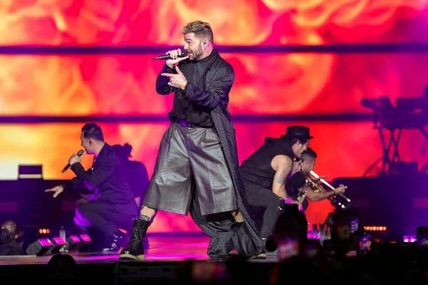 Ricky Martin biểu diễn lần đầu tiên sau khi vụ án loạn luân được bác bỏ-1