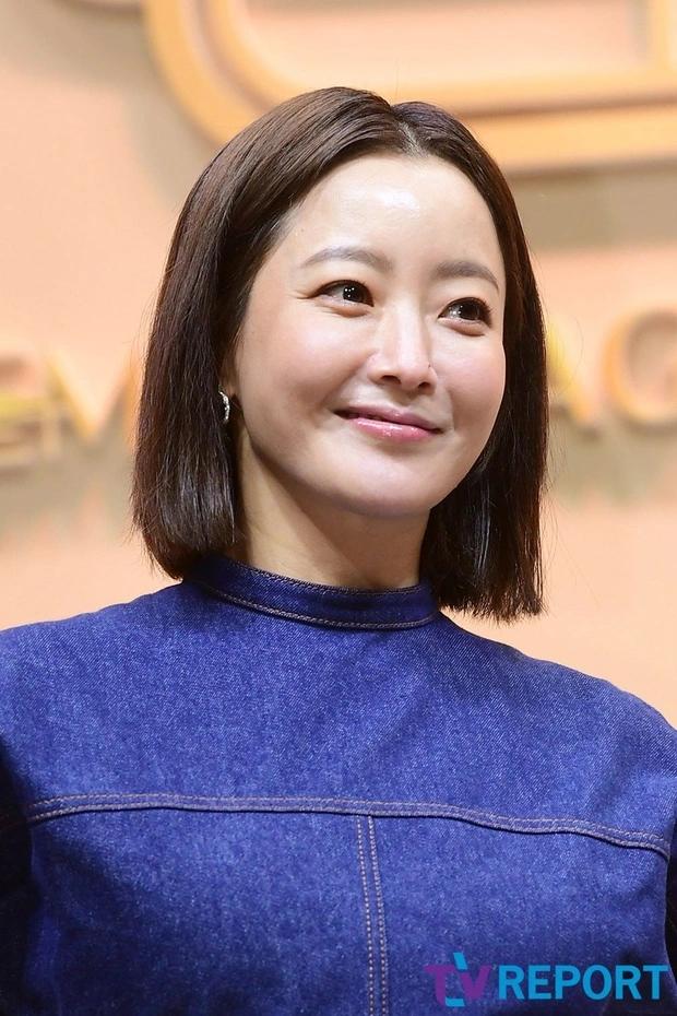 Mỹ nhân tự nhận đẹp hơn Kim Tae Hee hóa cô dâu, nhan sắc ngoạn mục tuổi 46-5