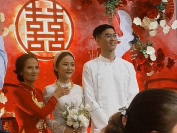 Ai nấy nhói lòng khoảnh khắc con gái lên xe hoa cũng là khi cha mất-5