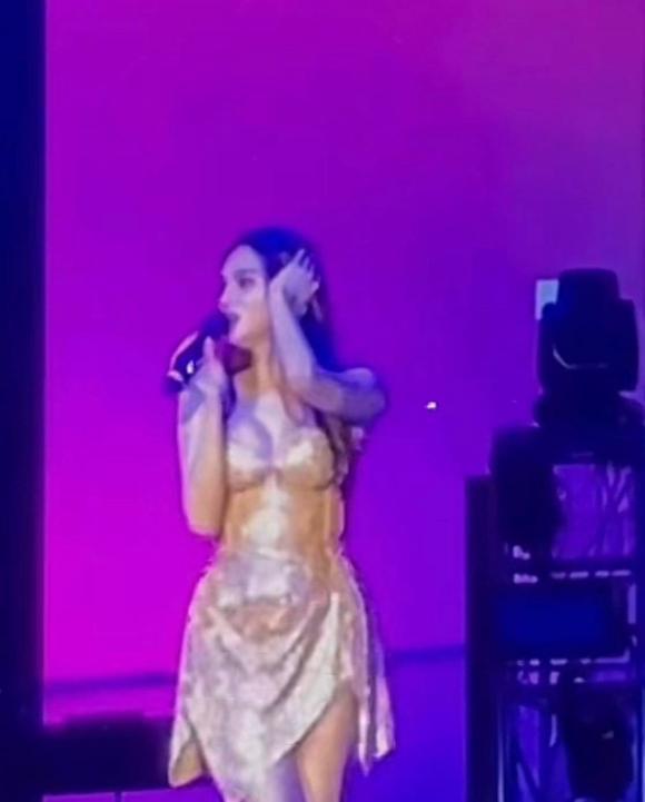 Hương Giang bị bóc mẽ body thật so với ảnh tự đăng-7