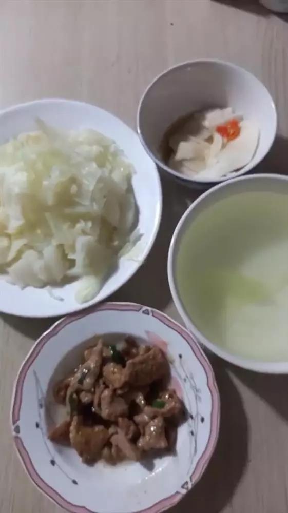 Đu trend mua 5k thịt, thanh niên bị cô bán hàng mắng chửi sấp mặt-2