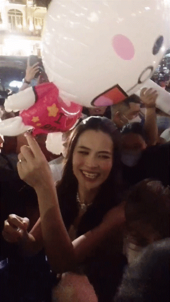 Đông Nhi tức điên vì mình đi hát nhưng Winne lại là người được quà-3