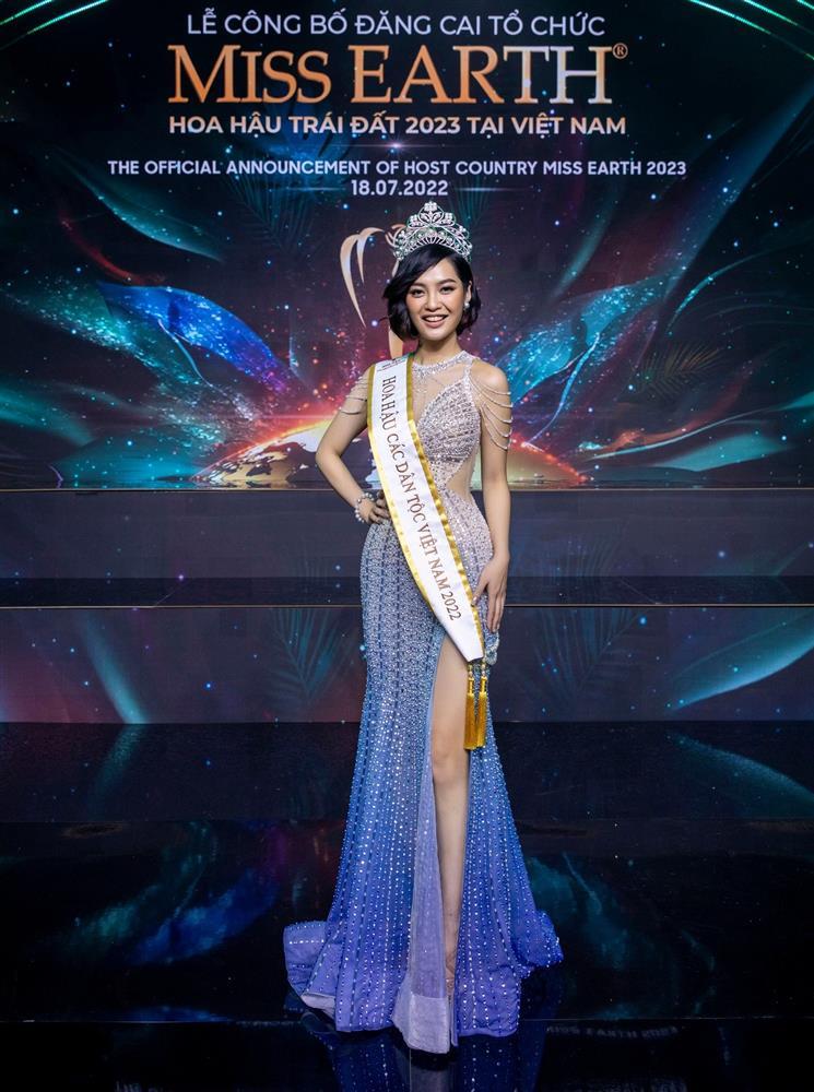 Bị bóc sân si Đỗ Thị Hà, Nông Thúy Hằng nói gì?-1