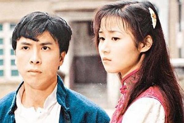 Chuyện tình của cặp đôi đẹp nhất màn ảnh bắt đầu đi xuống vào năm 1999. Khi đó, Ỷ Văn phát hiện Tử Đan vẫn chăm sóc vợ cũ. Điều này gây ra một số bất đồng và hai người quyết định không sống chung nữa.