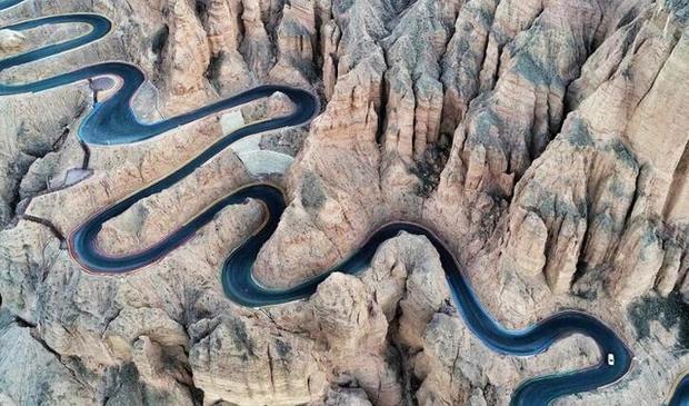 Cung đường hơn 600 khúc cua gấp - nỗi ám ảnh của người say xe-6