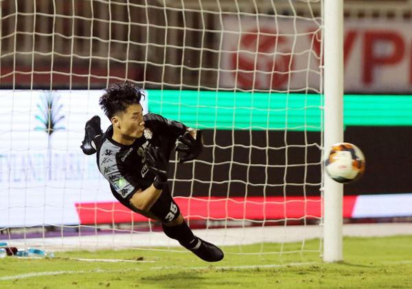 Bùi Tiến Dũng bị fans quay lưng sau tuyên bố vợ Tây mang bầu-6