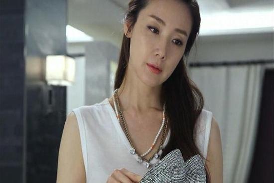 Mang tiếng ăn bám, vợ ly hôn đủ tiền mua biệt thự, chồng tán gia bại sản