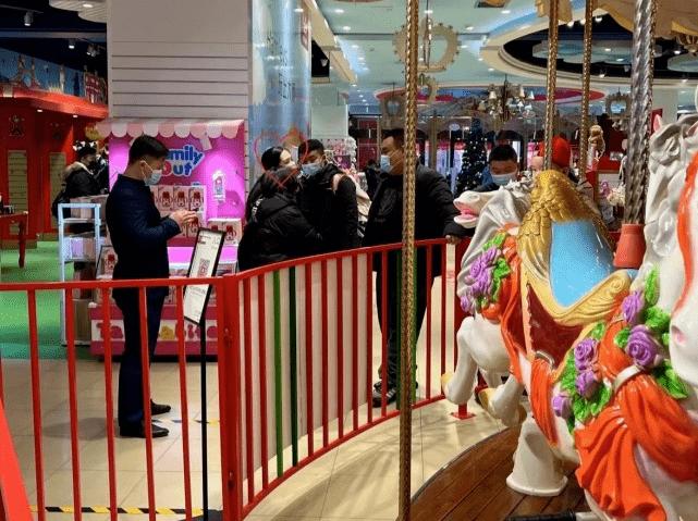 Hướng Tả - Quách Bích Đình sánh đôi sau bê bối ngoại tình-2