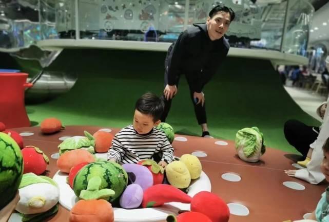 Hướng Tả - Quách Bích Đình sánh đôi sau bê bối ngoại tình-3