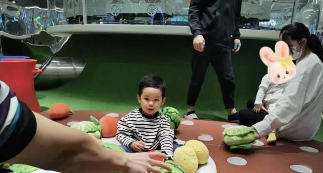 Hướng Tả - Quách Bích Đình sánh đôi sau bê bối ngoại tình-5