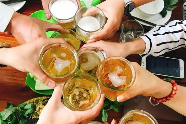 Nhậu về, con dâu đánh mẹ chồng gãy 2 xương sườn-2