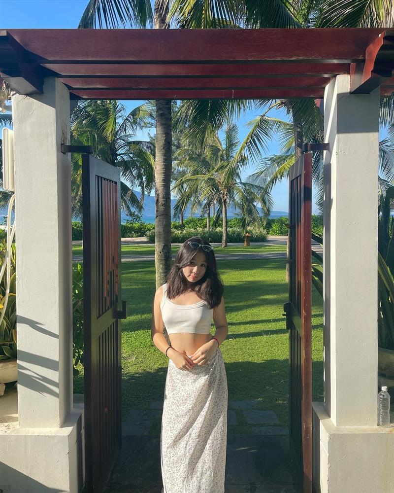 Phượng Chanel khoe ảnh 3 con gái đi biển: Chị cả sexy ngút ngàn-3