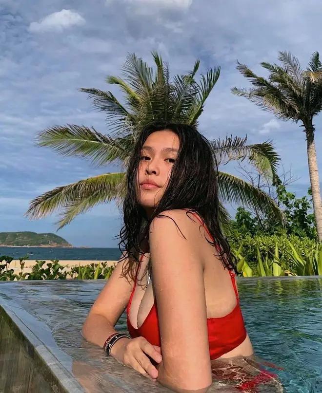 Phượng Chanel khoe ảnh 3 con gái đi biển: Chị cả sexy ngút ngàn-7