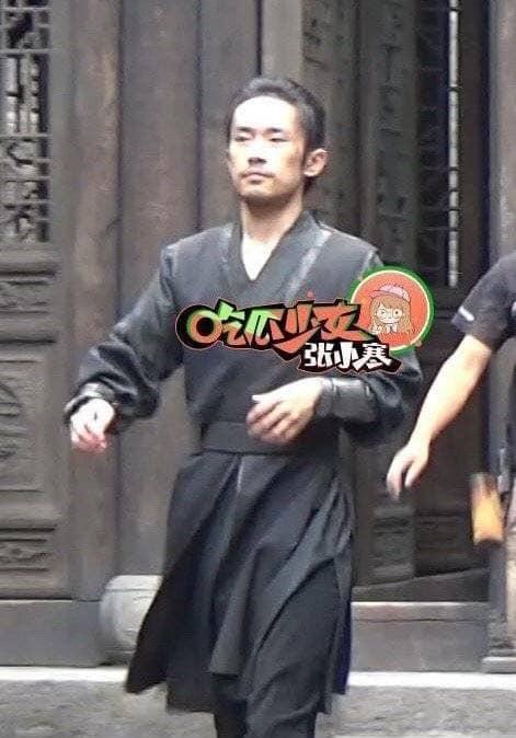 Dịch Dương Thiên Tỉ lộ tạo hình đi quay phim xấu thảm hại-3