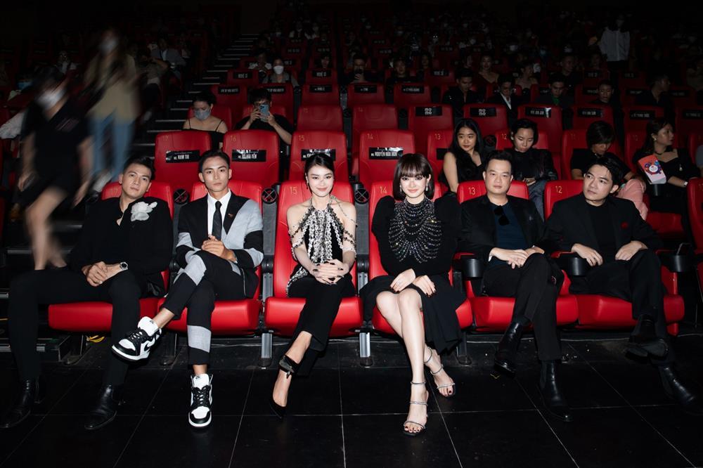 Lan Ngọc tác động vật lý lên Kaity Nguyễn trước mặt hàng trăm người-1