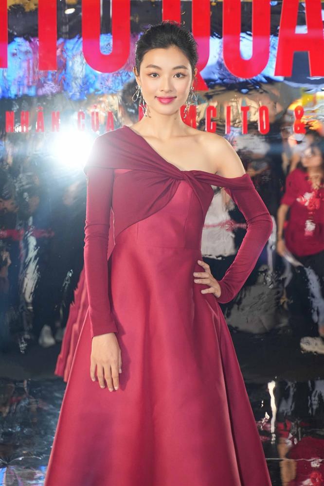 Lan Ngọc tác động vật lý lên Kaity Nguyễn trước mặt hàng trăm người-13