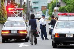 Xe chở phu nhân cố Thủ tướng Abe bị xe cảnh sát húc vào đuôi